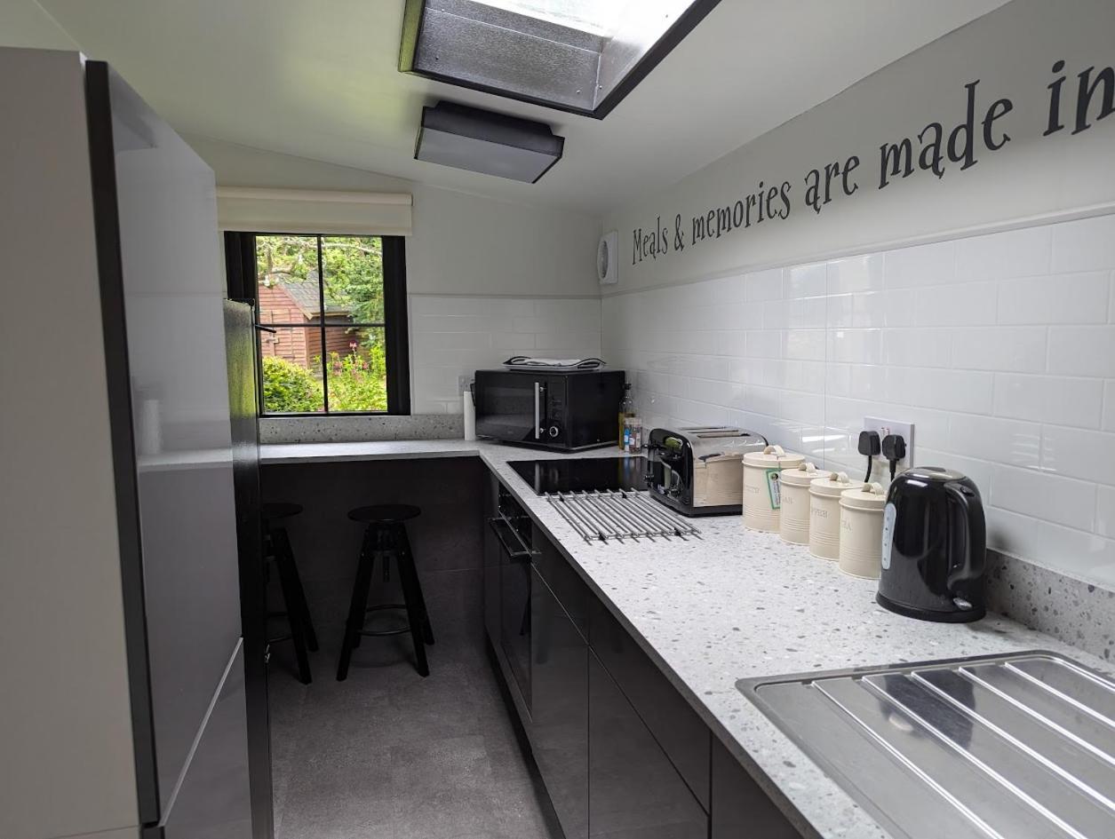 'Monktonmead Lodge' In Secluded Setting, With Private Indoor Pool. Ryde  Bagian luar foto
